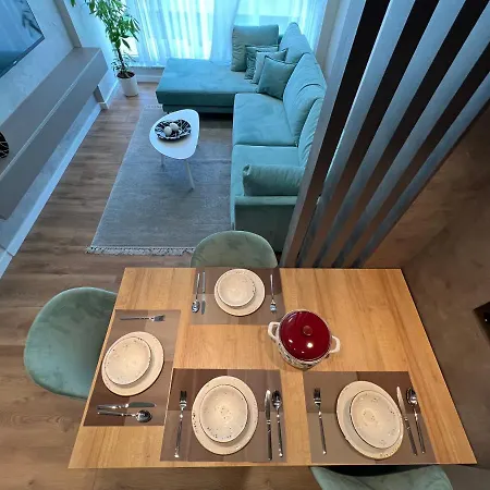 Διαμέρισμα Aia & *