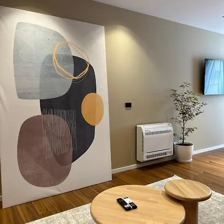 Διαμέρισμα Aia & *