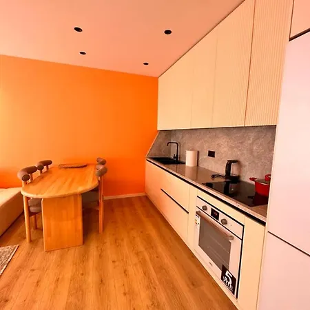 Aia & דירה טיראנה